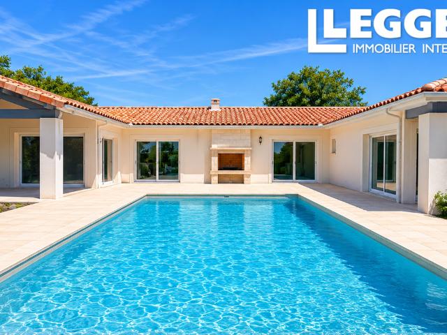 Maison contemporaine plain pied avec jardin et piscine