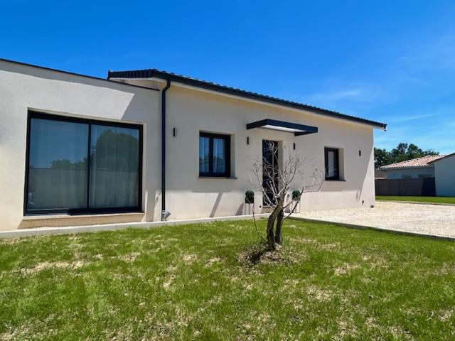 Maison contemporaine plain pied 2025 avec confort moderne