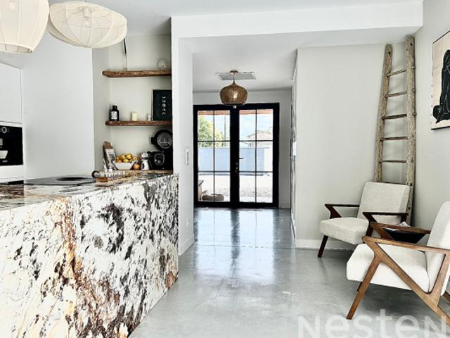 Maison contemporaine quasi neuve à vendre au calme à Thénac à quelques minutes de Saintes