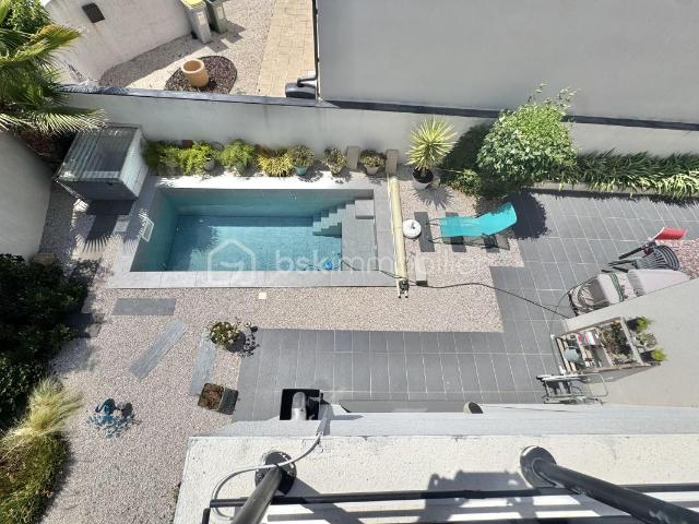 Maison contemporaine R+1 de 2019 avec piscine et terrasse