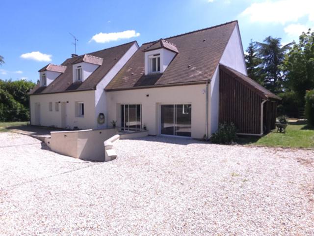 Maison contemporaine rénovée de 210 m2 avec sous sol total e