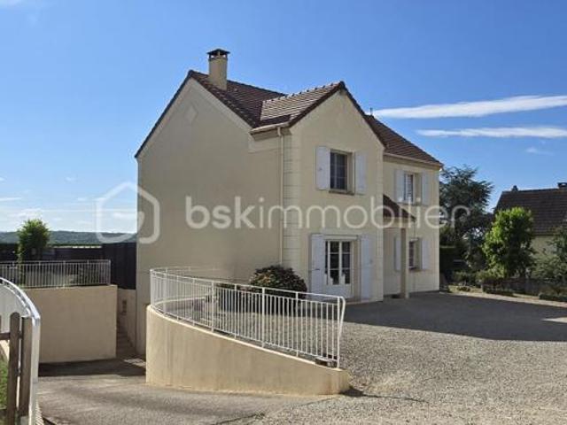 Maison contemporaine spacieuse avec piscine à Bouville