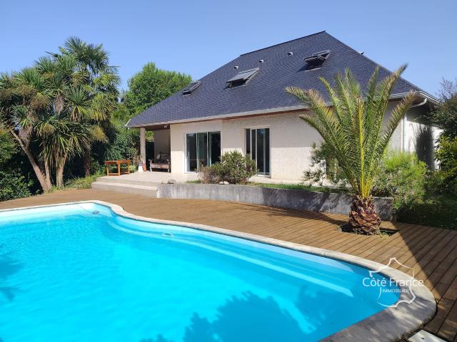 Maison Contemporaine sur les Hauteurs Chemin Henri Iv 200m² Meillon