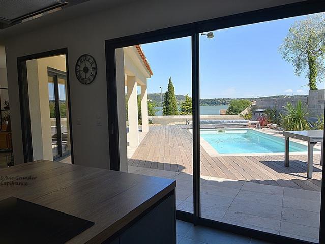 Maison contemporiane 6 pièces Piscine vue étang de l'olivier