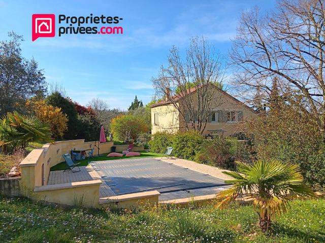 Cahors 46000 maison de 150 m², 3 chambres, grand terrain avec piscine