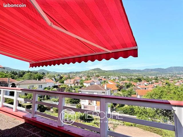 Maison Californienne avec grand potentiel et vue panoramique, 5 chambres, terrasses, garage, sur 1947m²