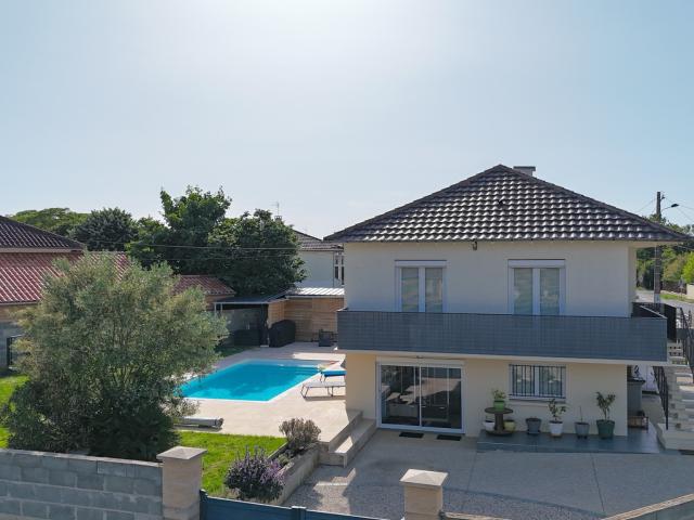 Maison centre de Smarves, 5 chambres, jardin et piscine