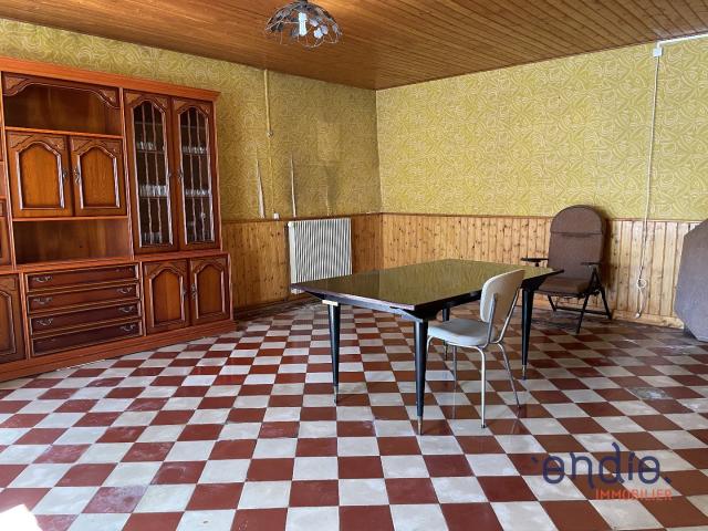 MAISON CENTRE VILLE MONCONTOUR A RENOVER