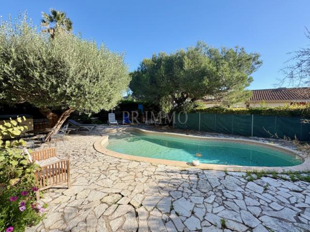 Maison Centre Ville de Fréjus 170 m2 plus T2, divisée en deu
