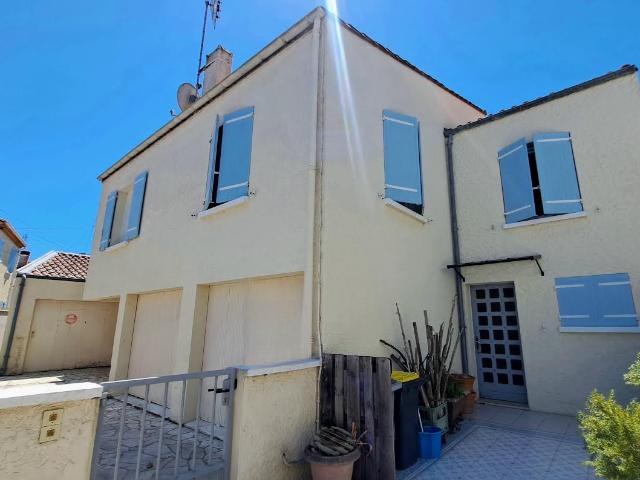 Maison centre ville 3 garages,2 terrasses 200m de la plage