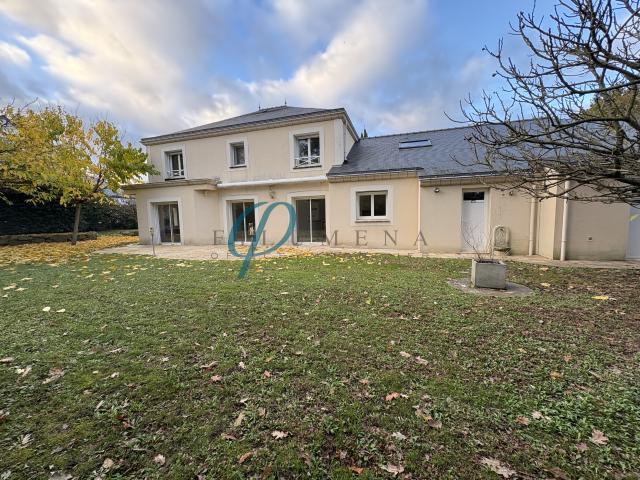 Maison de 192 m2, chaleureuse avec 5 chambres et superbe jardin arboré sur Nort sur Erdre en classe C