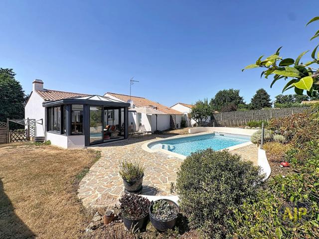 Maison Challans 5 pièces 135.64 m2 + véranda et piscine