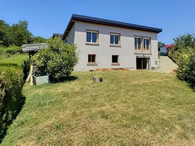 Maison Chambéry quartier Montjay, développe près de 150 m2 sur 719m2 de terrain