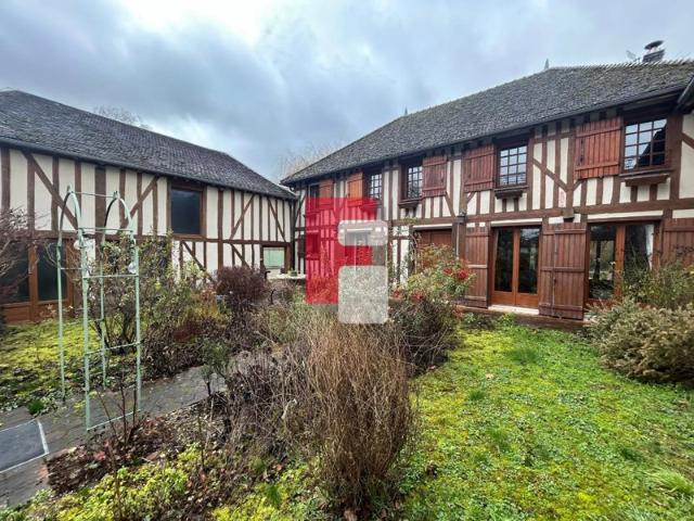 Maison champenoise de 186 m2 avec granges et grand terrain à