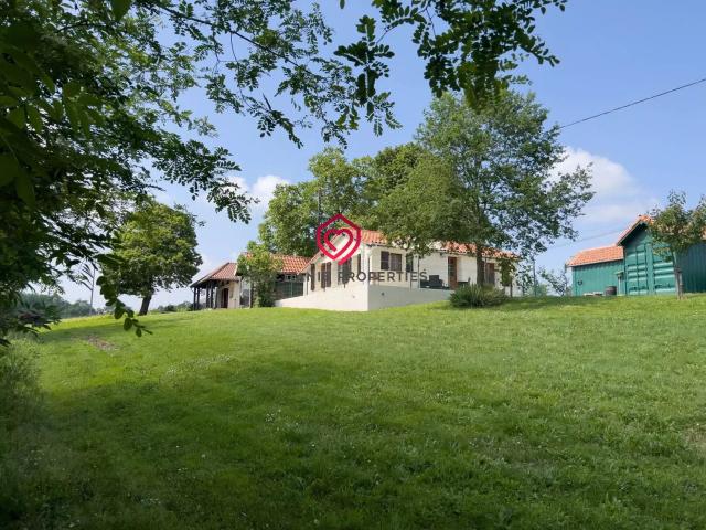 Maison charmante avec gîte sur terrain dans le Gers