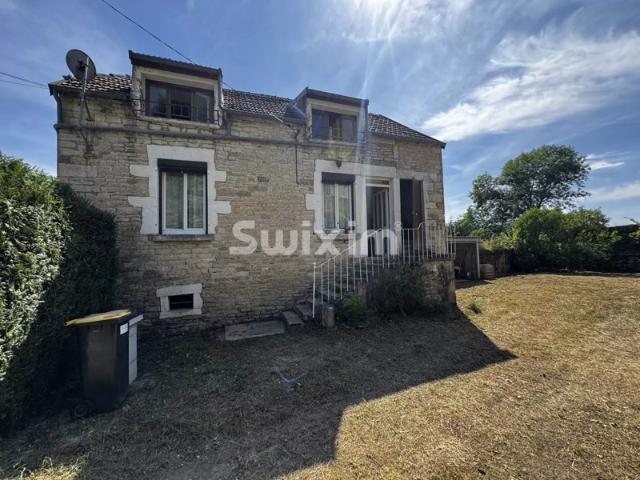 Maison charmante à rénover avec potentiel et joli jardin