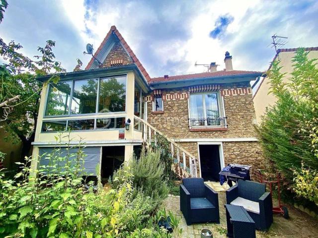 Maison charmante d'une parcelle de 506 m² avec terrasse et jardin !