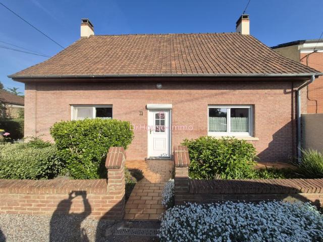 Maison Charmante de 4 Chambres avec Garage Spacieux et Grand Terrain à Isbergues