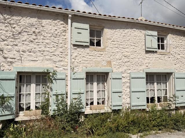 Maison charentaise 240 m2, 4ch avec jardin clos, proche des
