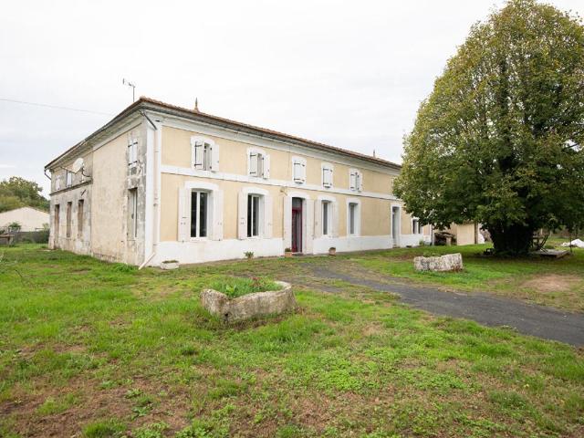 Maison charentaise 6 chambres sur un terrain de 5 600 m²