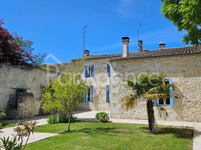 Maison charentaise Charme et espace
