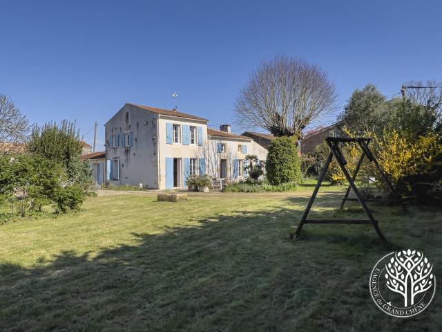 Maison charentaise à la campagne proche de Saint Savinien 164m² Les Nouillers