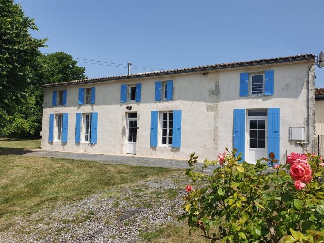 Maison Charentaise avec garage et jardin 150m² Cozes