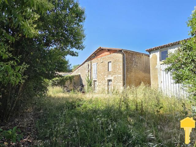 Maison charentaise de 153 m2 + dépendances et jardin 153m² Saint Thomas de Conac