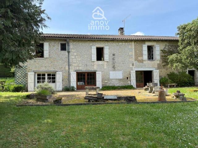 Maison charentaise de 1850 3 chambres 8200 m2 terrain