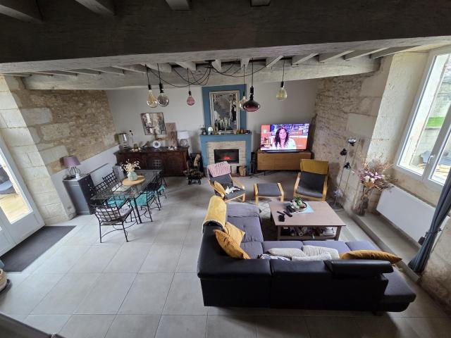 Maison Charentaise de charme avec piscine chauffée Varzay 148m² Varzay