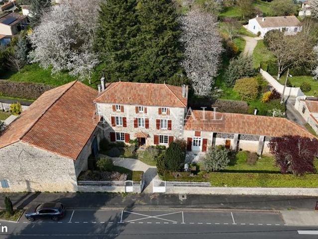 Maison charentaise du XIXe siècle, proche d'Angoulême