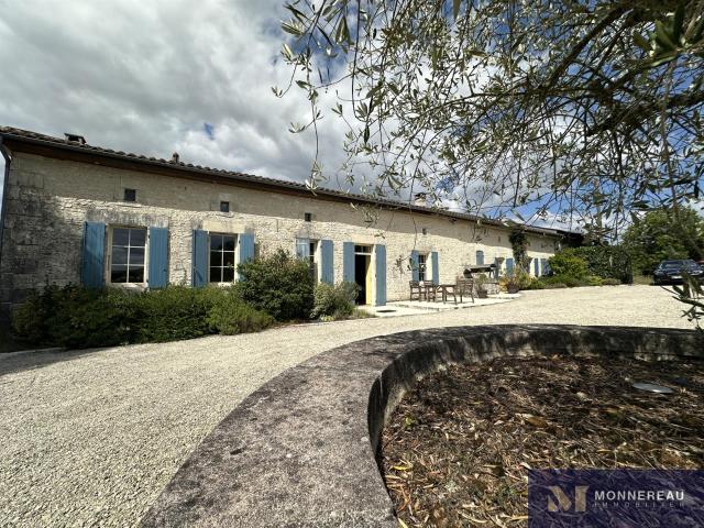 Maison Charentaise En Pierre Avec Vue Secteur Jonzac 179m² Saint Germain de Vibrac