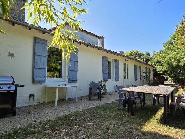 Maison Charentaise et familiale, 6 chambres, au calme avec p