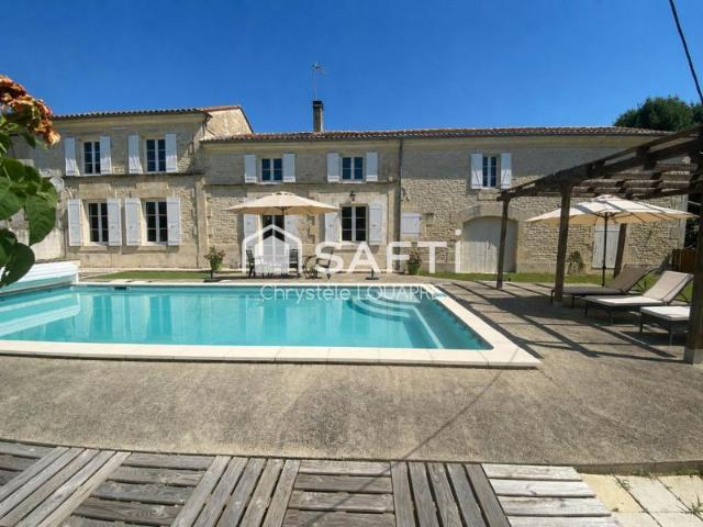 Maison charentaise rénovée 3 chambres avec piscine