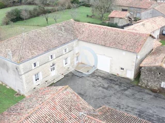 MAISON CHARENTAISE T8 211M2