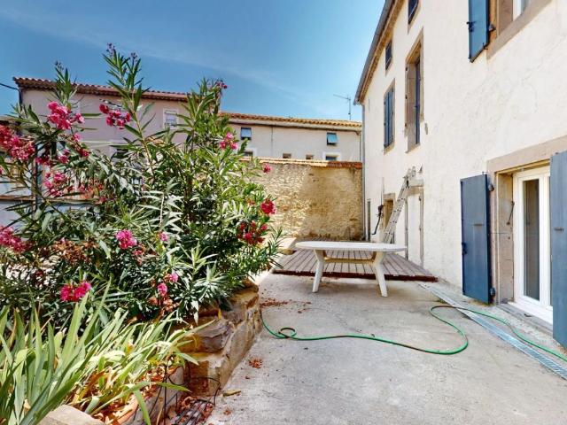 Maison climatisé R+2 avec local commercial Conilhac Corbieres 7 pièce s 166 m2 cours exterieur