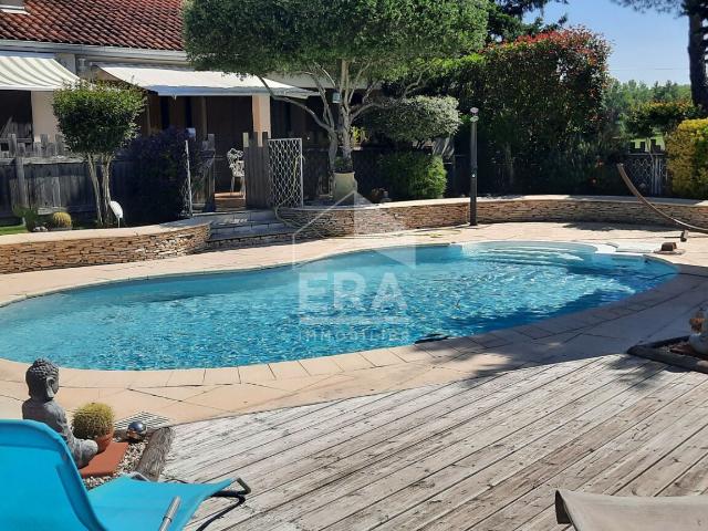 Maison CUNAC avec jardin de 2160m2 et piscine