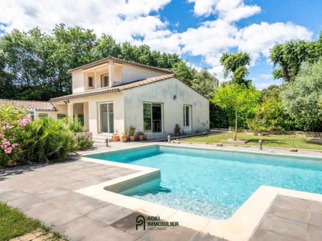 Maison à 4 km d'Uzès avec piscine, jardin et double garage