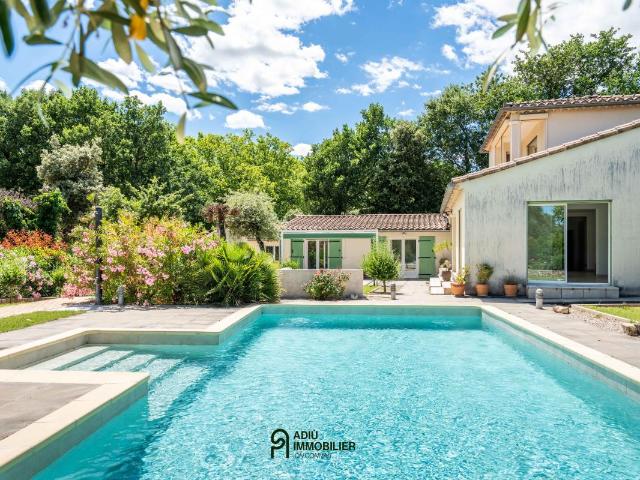 Maison à 4 km d'Uzès avec piscine, jardin et double garage