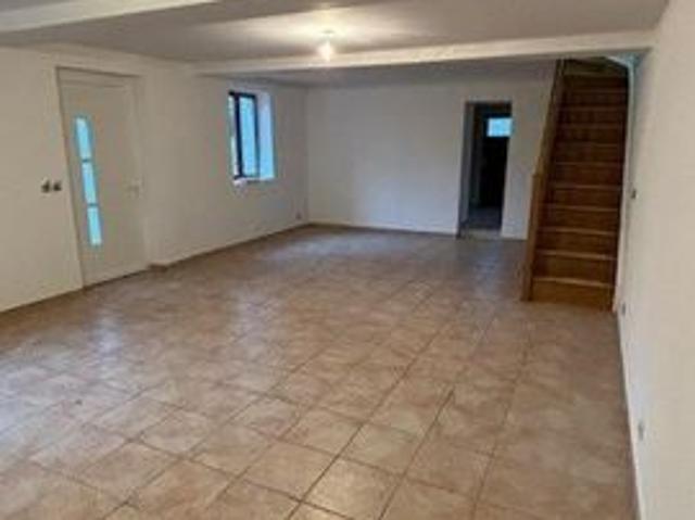 Maison a 1h30 de Paris, au calme, sans vis a vis et pas de voisins, peut correspondre a tout projets principal, secondaire, gite etc.