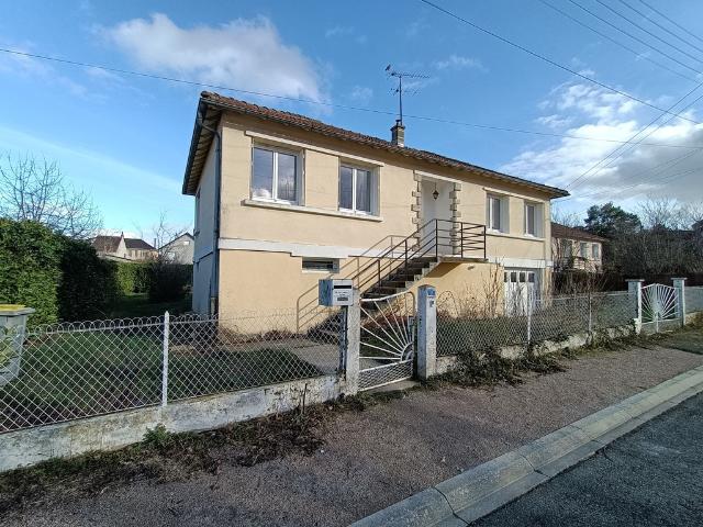 MAISON A 2 PAS DES ECOLES