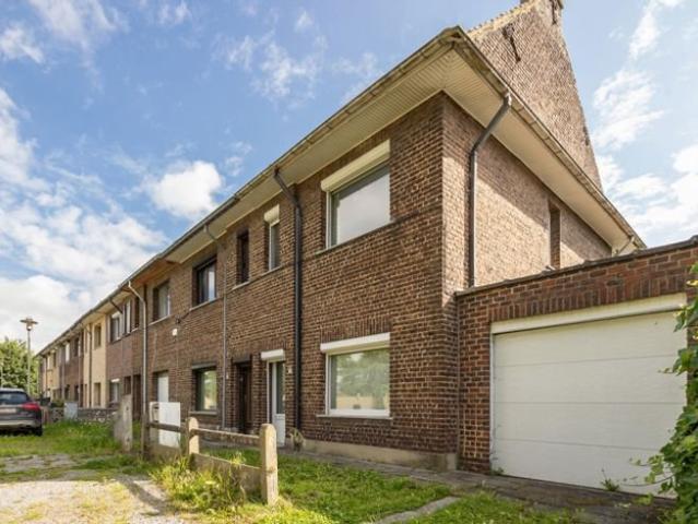 Maison à trois façades à rénover