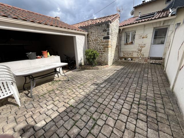 ref 73501 THOUARS centre,Belle maison du 17eme de 140 m2