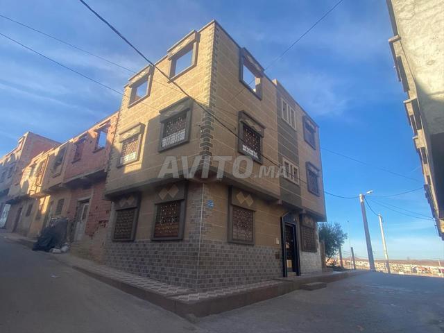 Maison à vendre 3 façades 60m route de l'ouest quartier Nahda