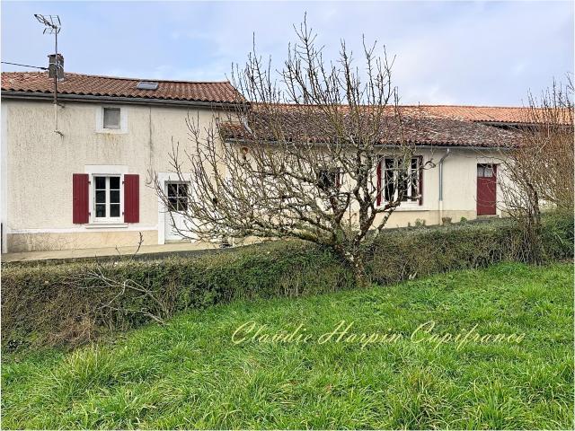 Maison à vendre 3 pièces VOUHE 79 environ 67 m² habitable, grandes dépendances terrain 1147 m²