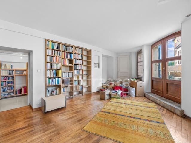 Maison à vendre 10 pièces GEX 01