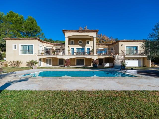 Maison à vendre 10 pièces LE VAL 83