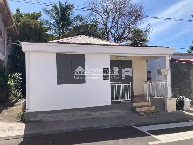 BAILLIF MAISON DE VILLE OCCUPEE PAR UN CABINET MEDICAL IDEAL