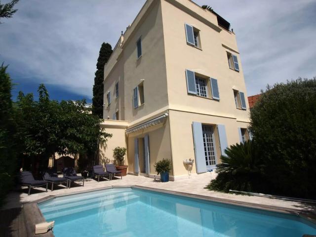 PROCHE CENTRE MAISON 270M² VUE MER