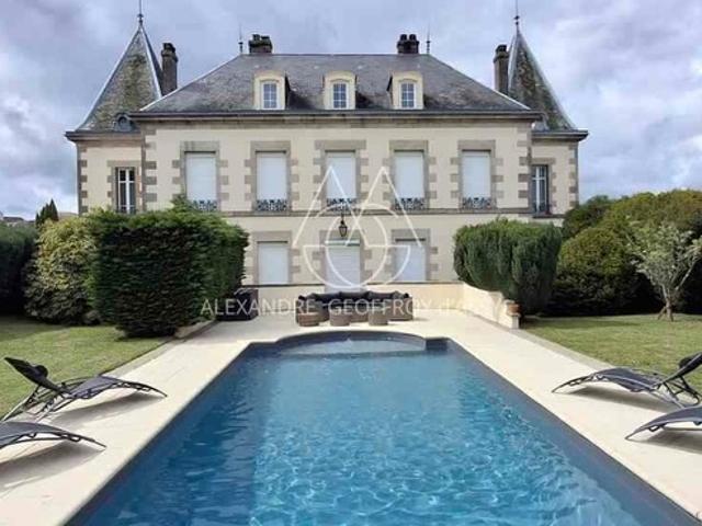 Maison à vendre 11 pièces a 305 min de Limoges. Venez avec votre brosse à dents